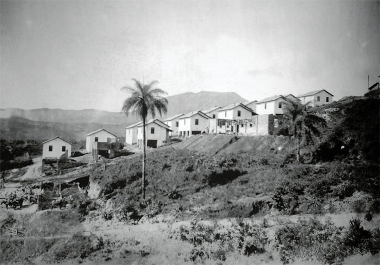13-ConstruçãoDasCasasDosNativos1930