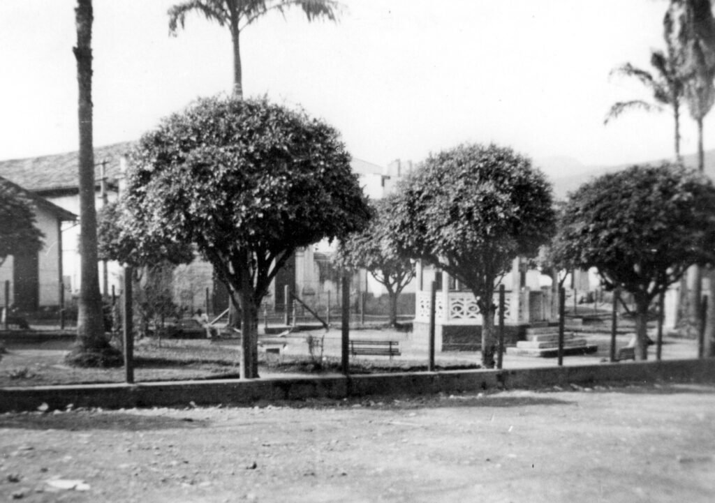 APraçaBernardinoDeLima3