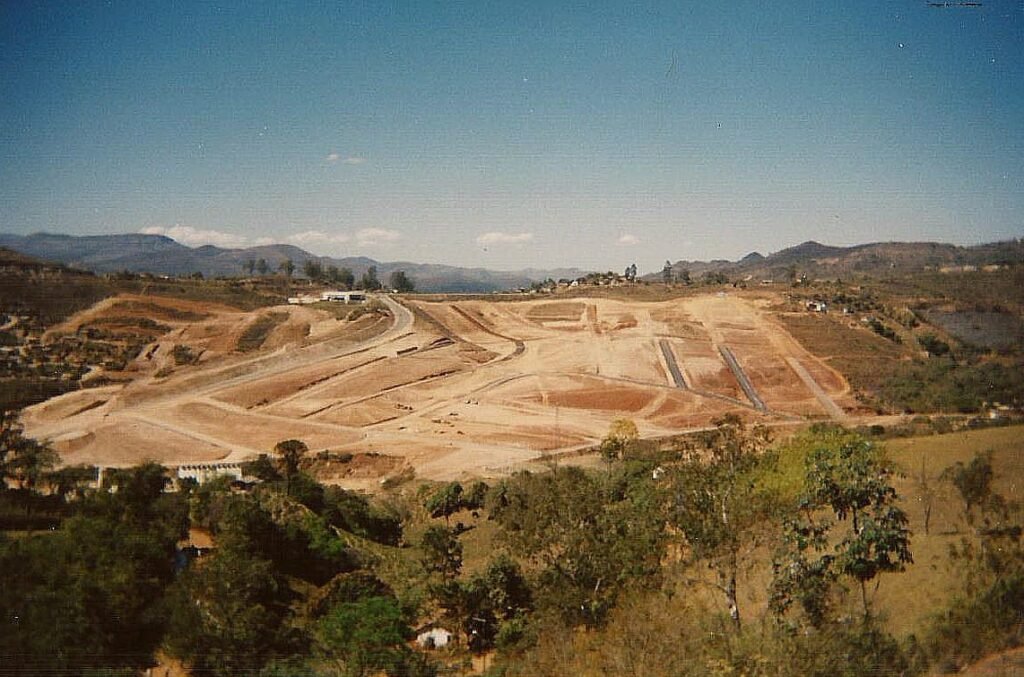 Construção do loteamento Oswaldo Barbosa Pena 1995