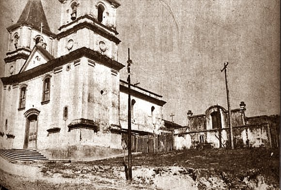 Igreja do Rosário com cemitério ao lado aonde hoje se encontra a copasa