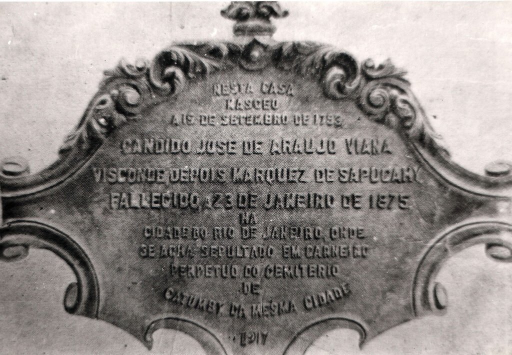 Placa em bronze em homenagem ao Marquês Sapucaí 1917