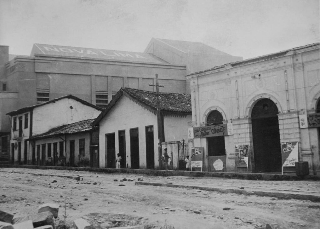 TeatroNovoEAntigoNaMesmaFotoDuranteReformaPraça1942e1943