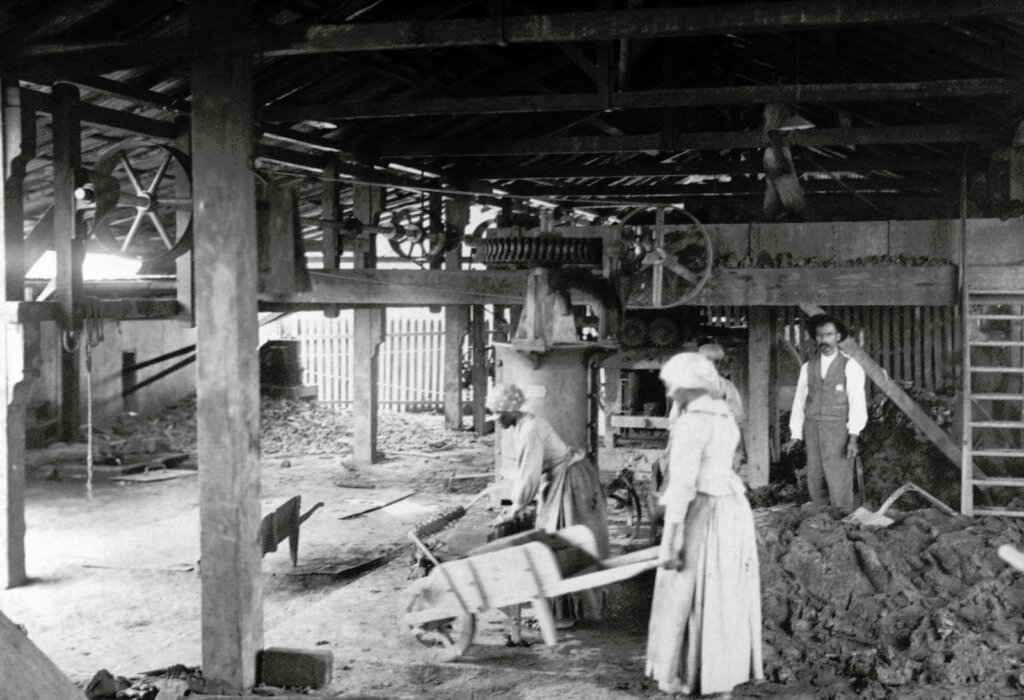 Trabalho feminino na antiga olaria da Morro Velho