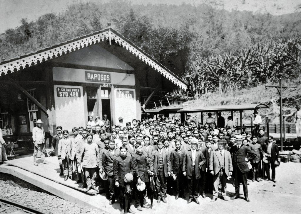 imigrantes chineses chegam a Estação de trem de Raposos para trabalharem na Morro Velho